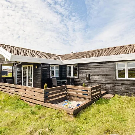 Semesterbostad Front In With Sauna *